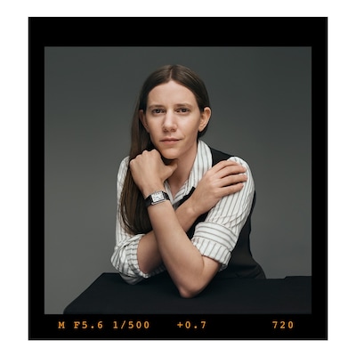 WSTA0041_CARTIER_TANK_MUST_CLOSEUP_1080x1080.jpg image