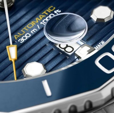 TAG Heuer Aquaracer Close Up image