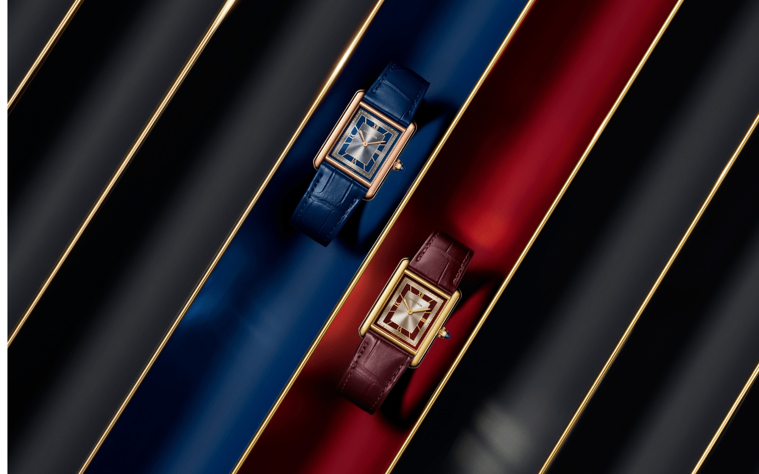 Cartier Tank Must red and blue image