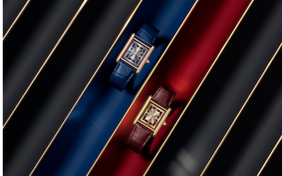 Cartier Tank Must red and blue image